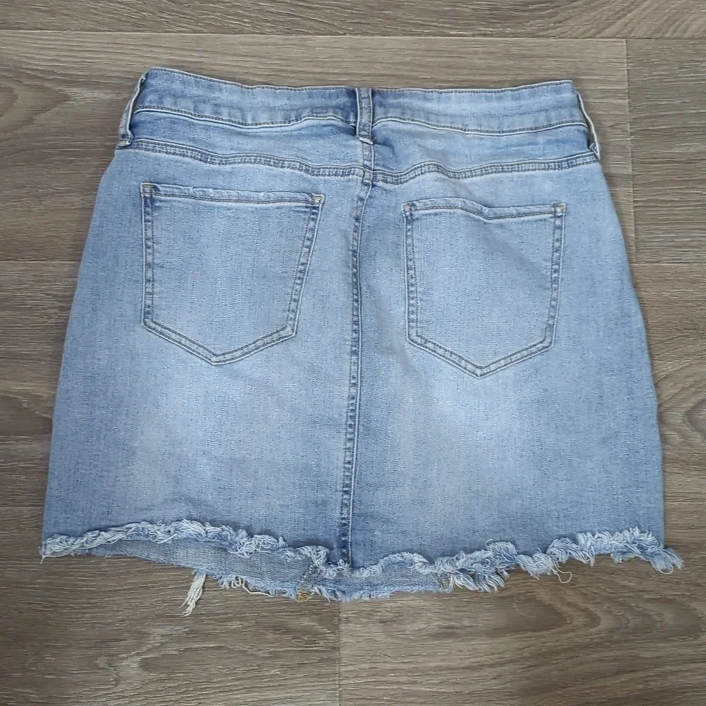 ❤️5/$25  So Denim Distressed Skirt